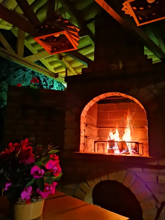 Агроусадьба в хуторской тиши с камином, сеновалом и сном на пчелах