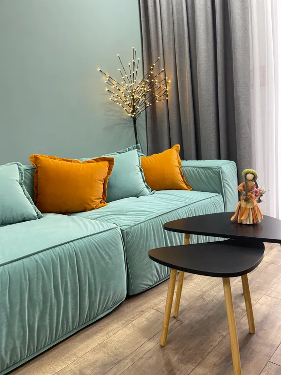 Stylish apartment with mountain and metro views