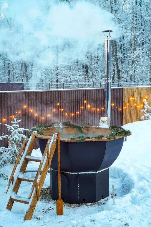 Gray дом в стиле барнхаус с видом на лес