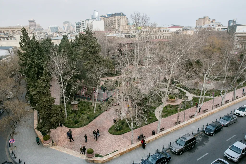 Лофт в центре Баку с видом на парк и Flame Tower