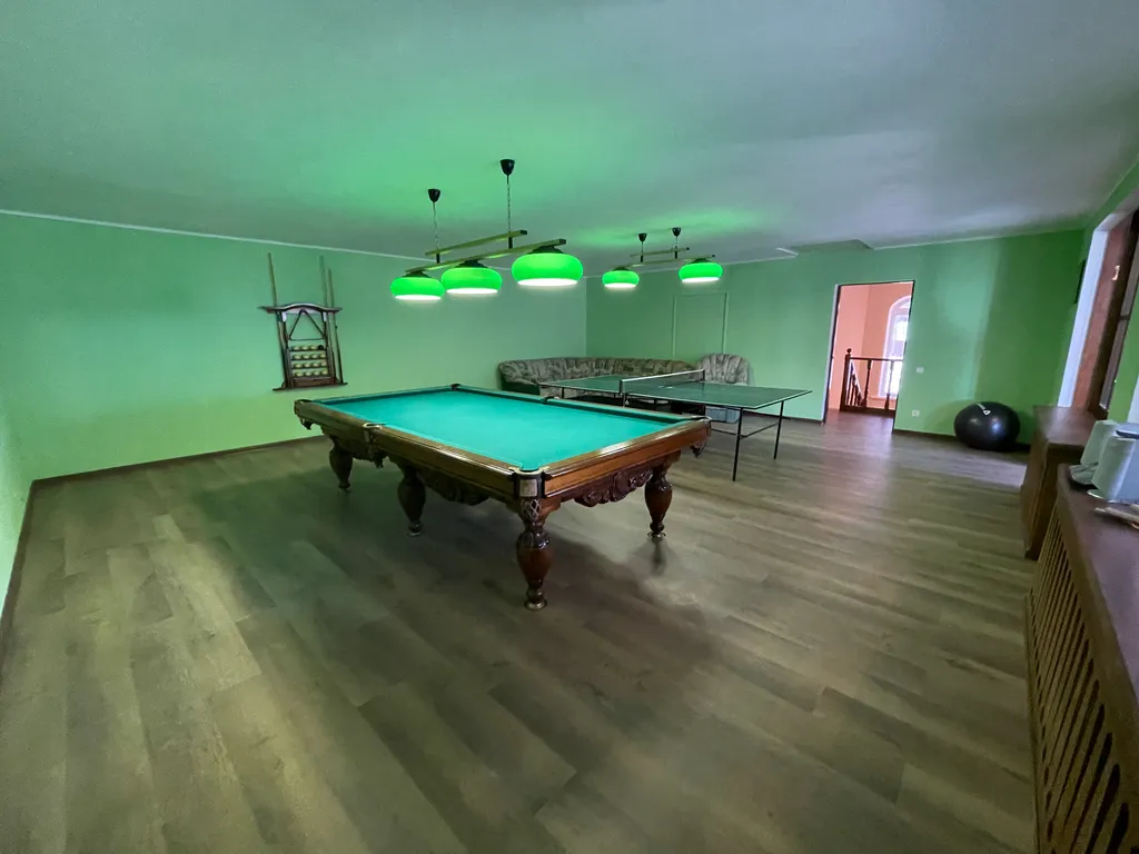 Шикарный коттедж с бассейном