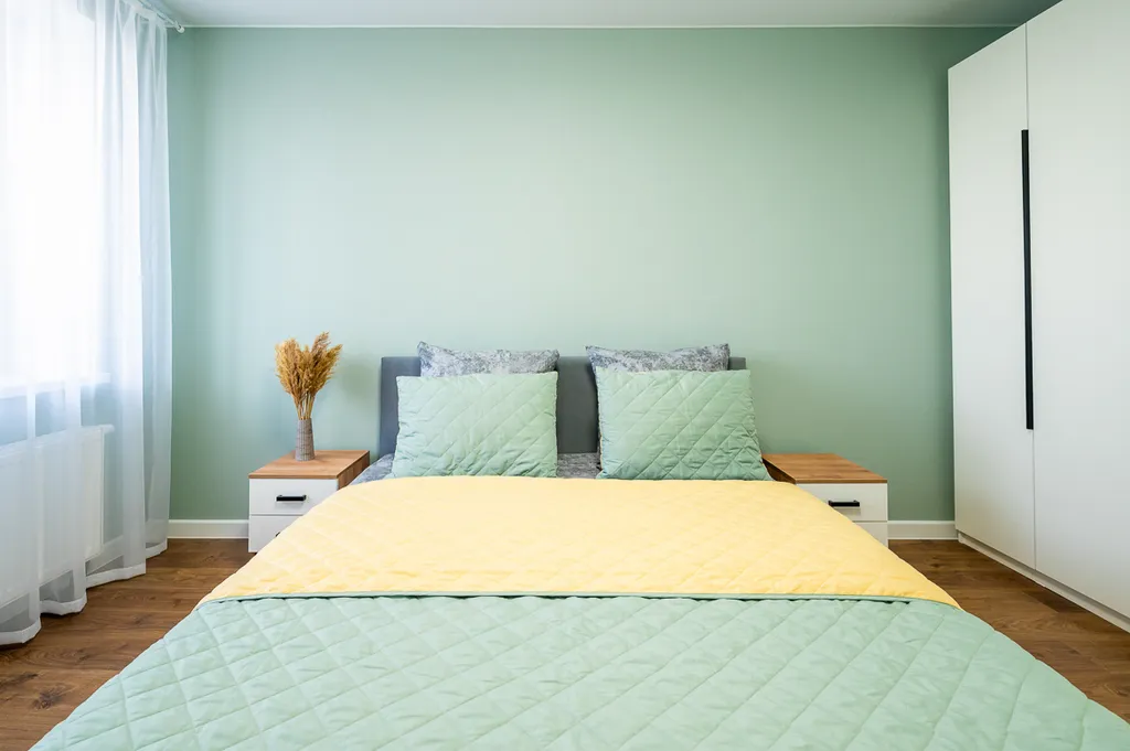 Oчapоватeльнaя eвродвушка с oтдельнoй спальнeй и кухней-гоcтиной