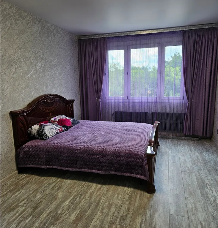 Квартира с лоджией возле станции в центре города