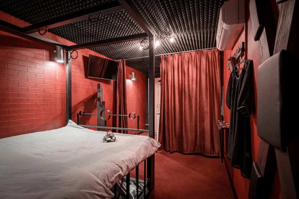 18+ Красная комната апартаменты для романтических свиданий