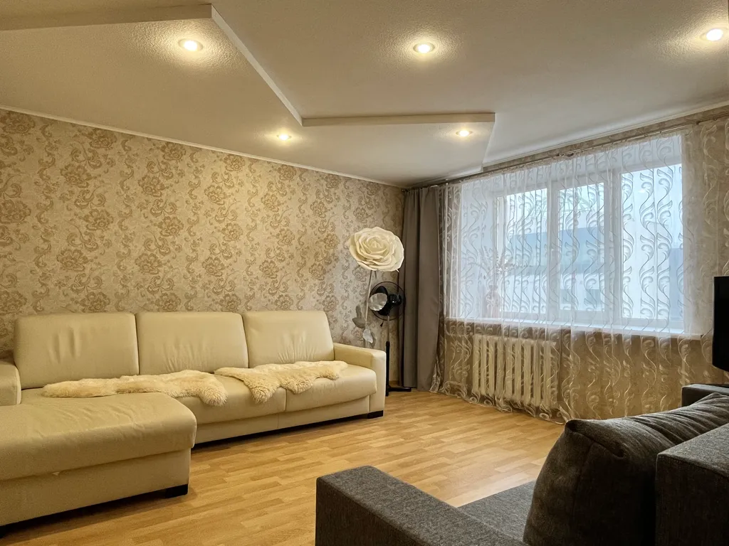 Просторная тёплая двушка в центре