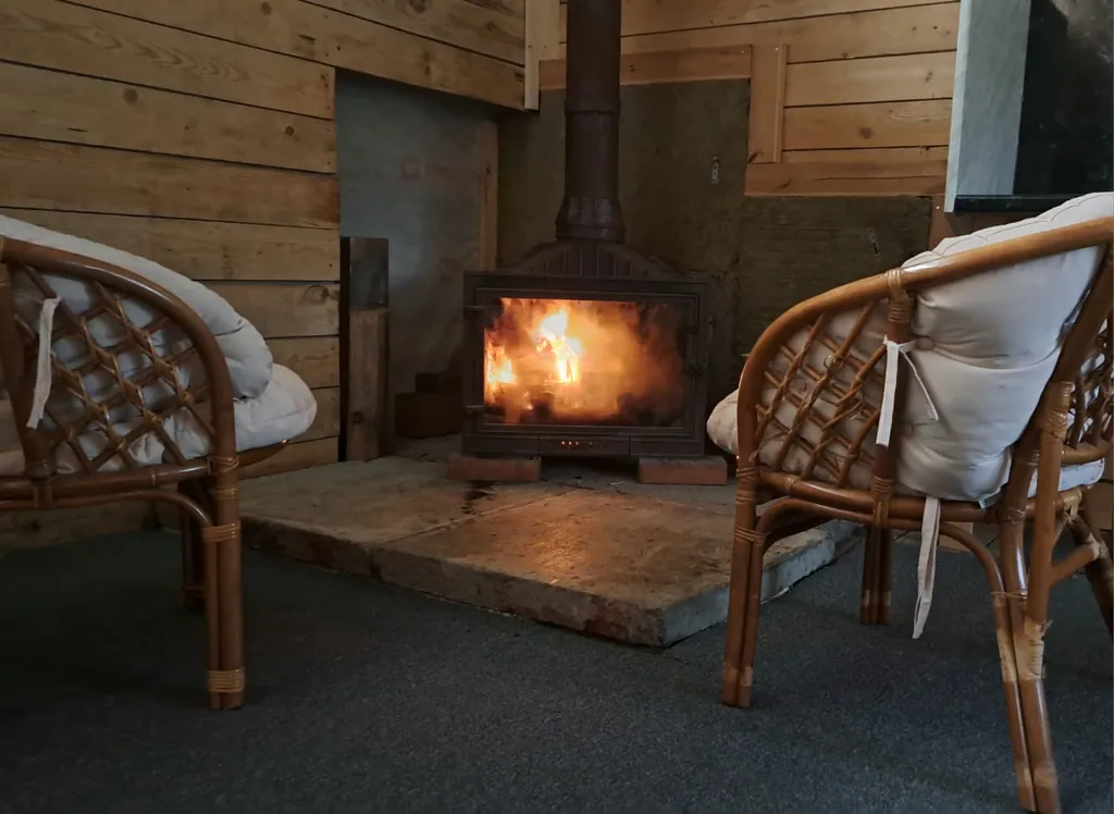 Тихий дом на берегу пруда