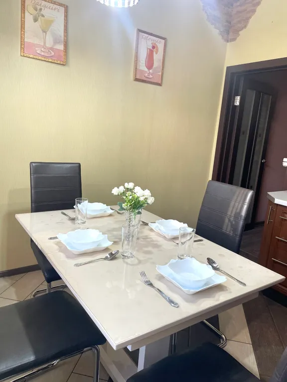 Рядом с бизнес отелем Азия в центре города