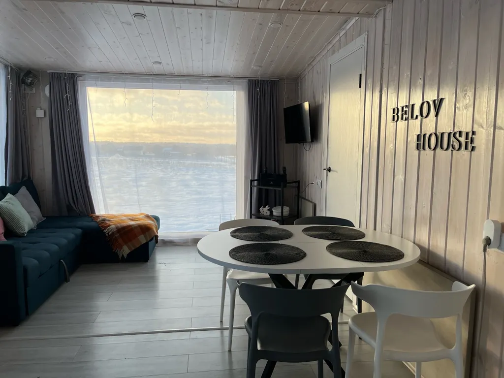 Атмосферный дом у леса