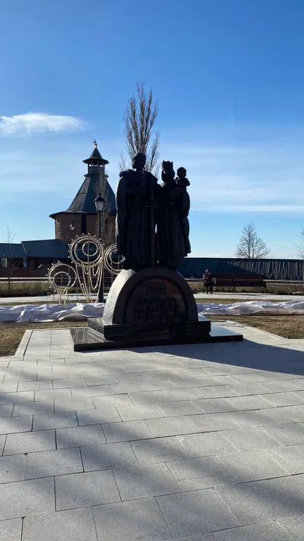 Красивая трех-комнатная квартира с дизайнерским ремонтом