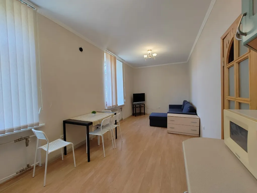 Квартира Квартира Просторная евротрешка в сталинке. 4 отдельных кровати — Колпино