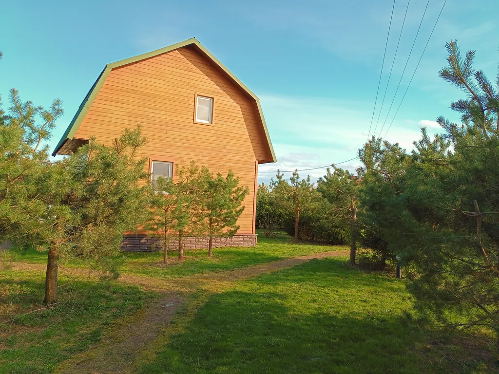 Дом на берегу Красного озера