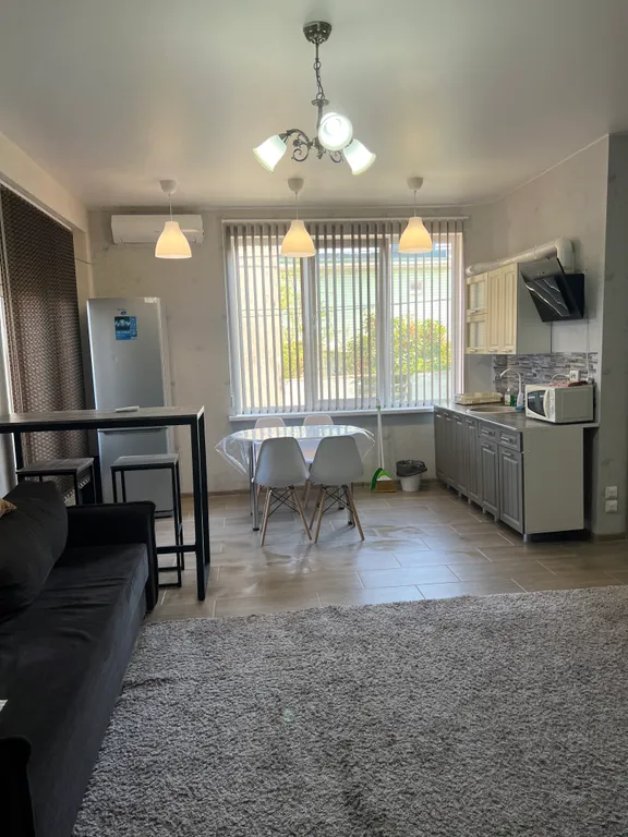 Этаж под ключ двухкомнатный с отдельным входом со своей терассой