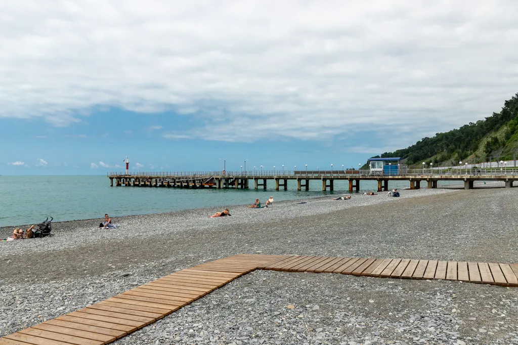 Большая современная студия у моря с видом на горы