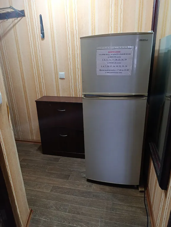 Двухкомнатная квартира в Шахтёрске с водой