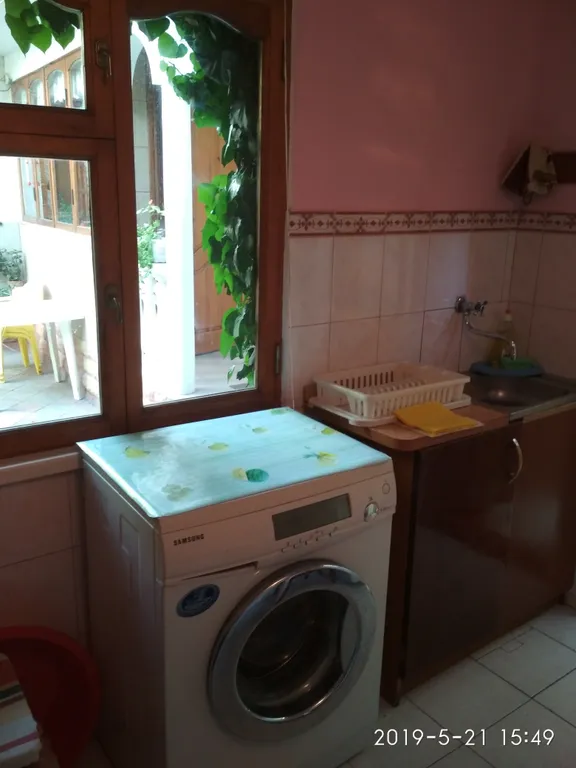 Квартира Жильё в частном доме с видом на бассейн с рыбками — Евпатория