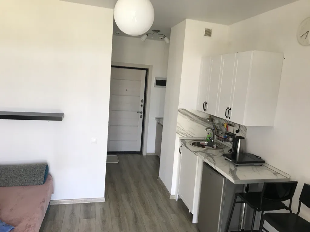 Уютная студия с террасой с видом на горы