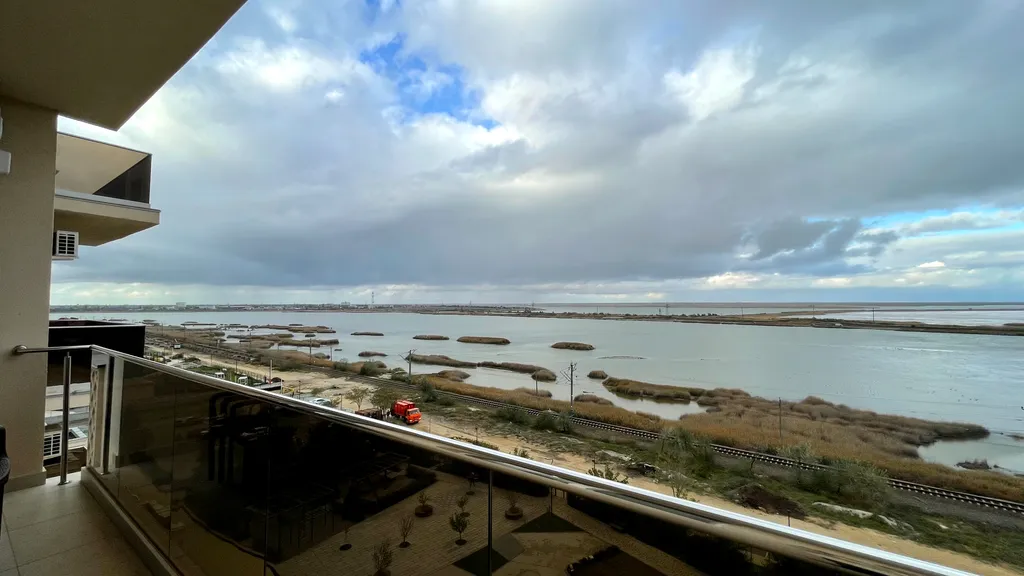 Квартира с балконом у моря