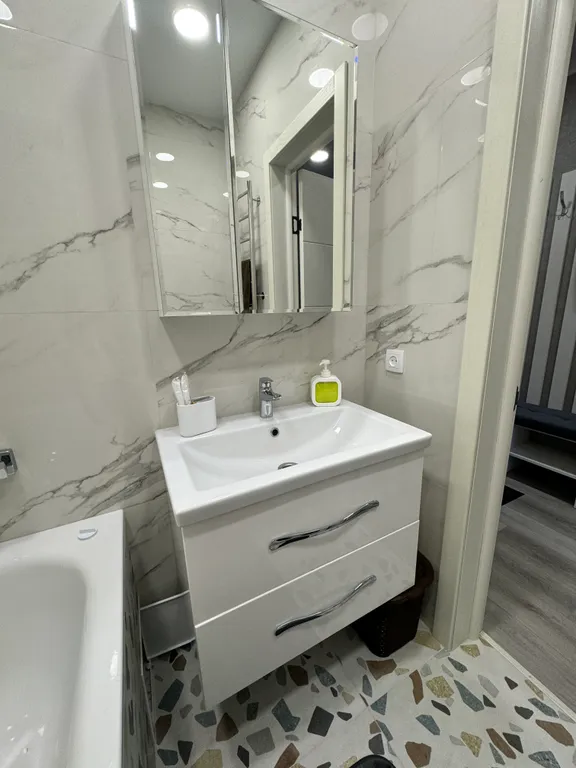 Совершенно новая чистая квартира в тихом районе города