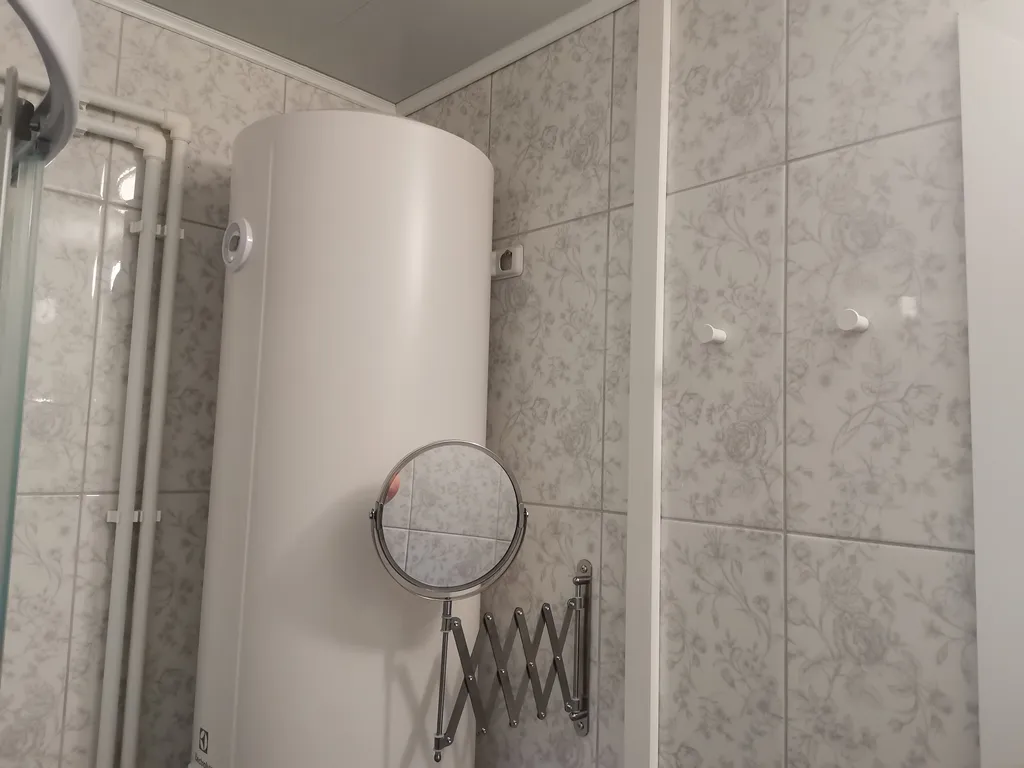 Дом с садом между лесом и рекой