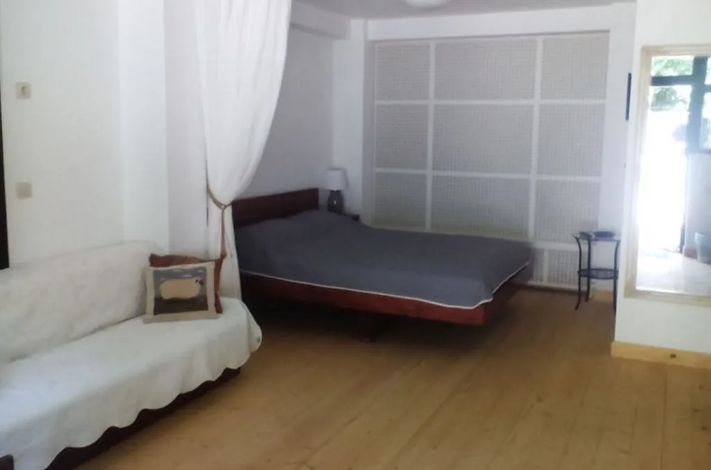 Коттедж Студия комфорт на земле с двором, парковкой — аренда посуточно в Кореиз