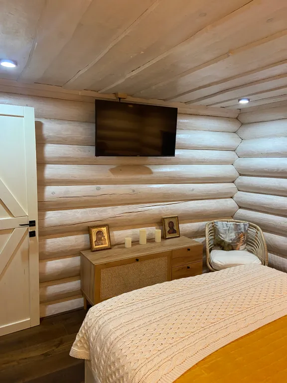 Сказочный дом в лесу