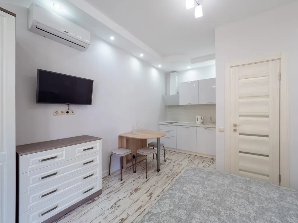 Квартира Квартира Уютная студия у моря с теплым бассейном — Сириус