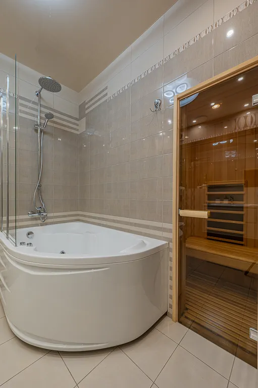 Премиум апартаменты с джакузи и сауной, большая панорамная лоджия