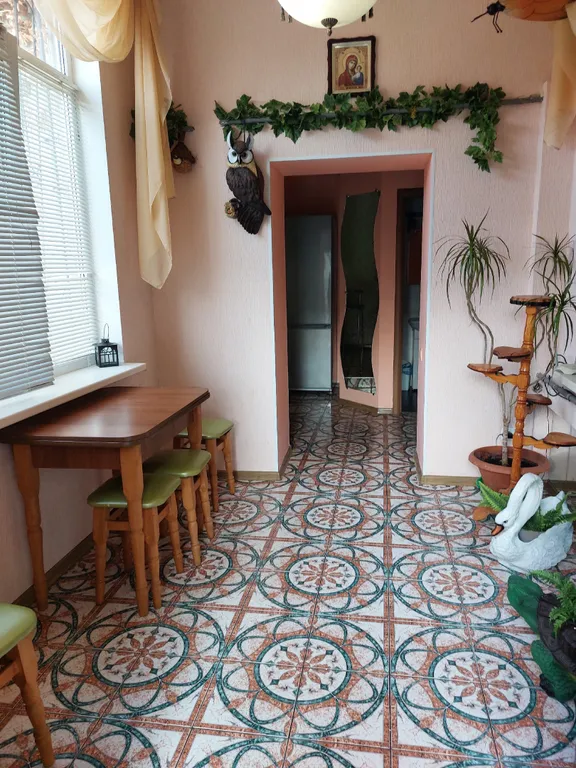 Отдельный дом с двором и беседкой, со всеми условиями