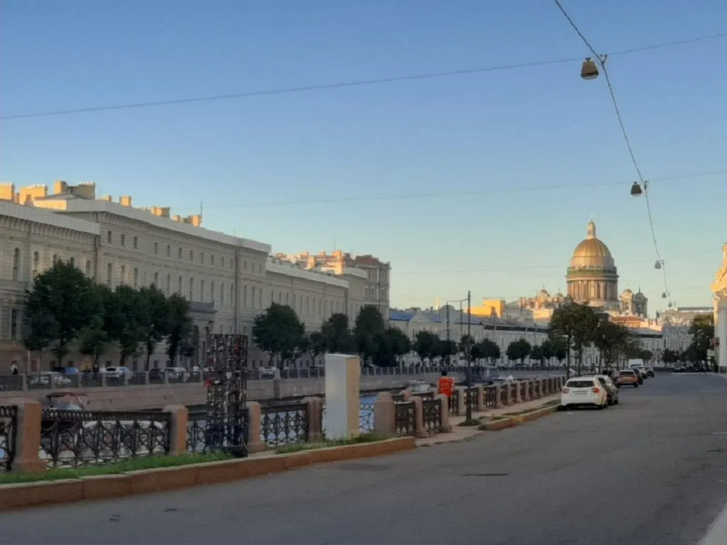 Квартира Квартира Ван-Гог у Мариинского театра, над легендарной аптекой Ночь, улица.. — Санкт-Петербург