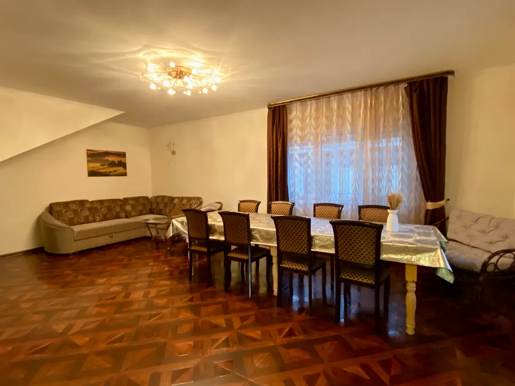 Дом с баней и бассейном