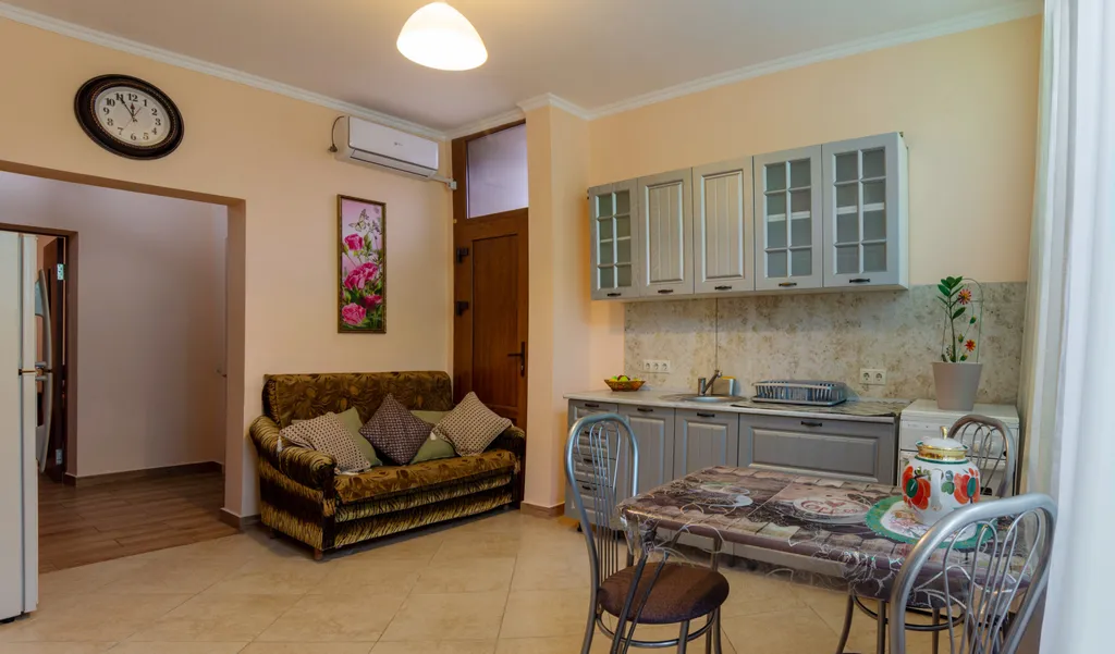 Коттедж Дом утопающий в зелени и очень уютный — Геленджик