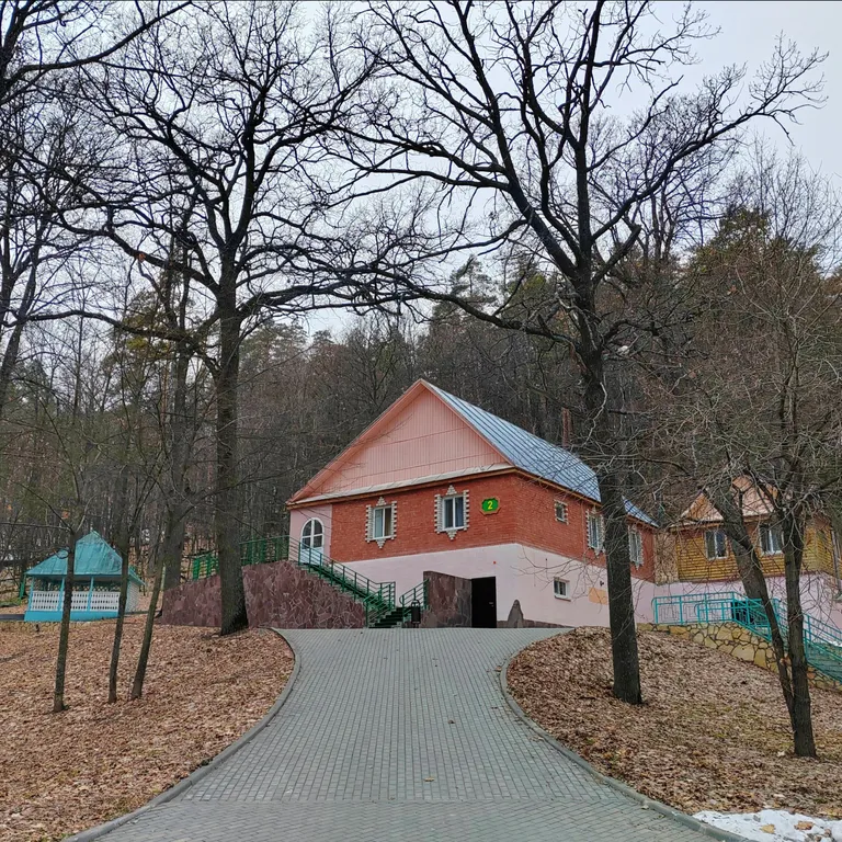 Просторный однокомнатный номер с диваном