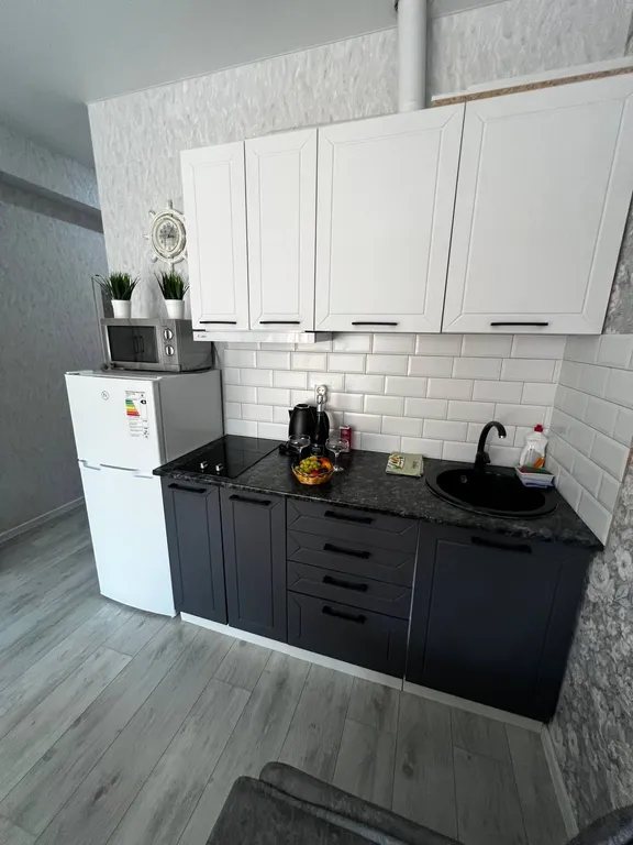 Студия с балконом, видом на море и на бассейн