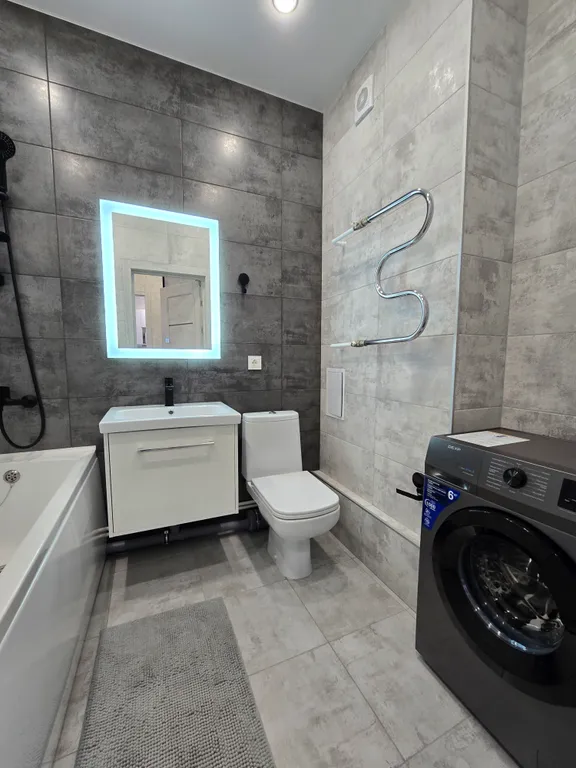 Новая полноценная квартира с балконом на Бульваре