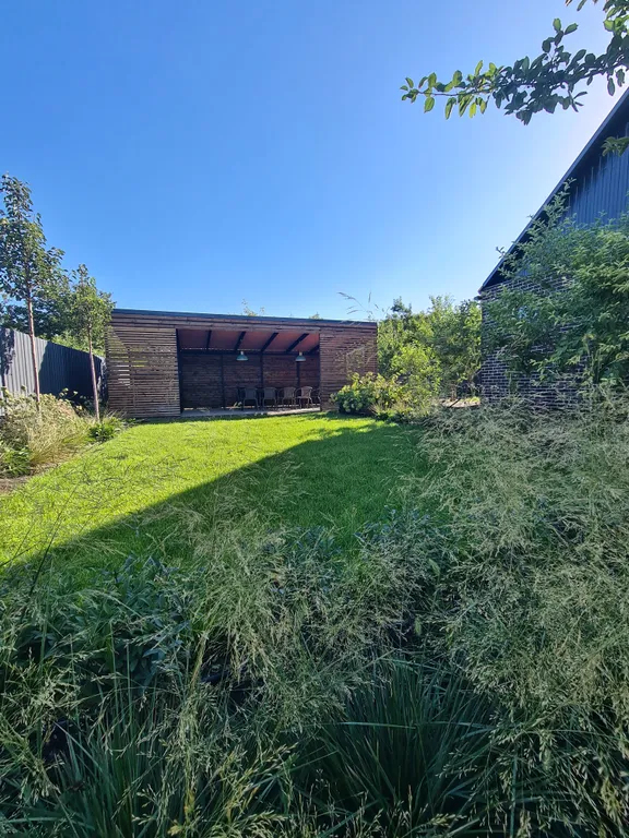 Дом с ландшафтным дизайном