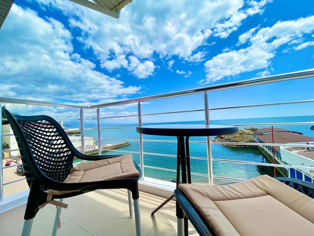 2-х комнатные апартаменты с балконом и видом на море