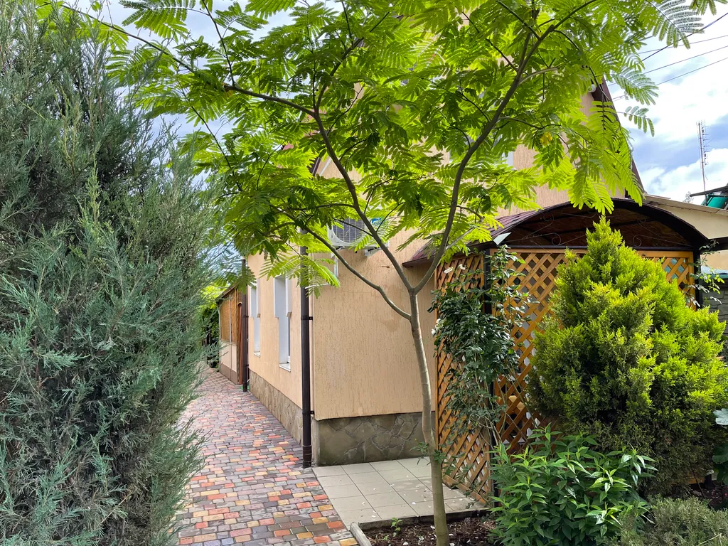 Коттедж Уютный дачный домик возле моря целиком — аренда посуточно в Саки