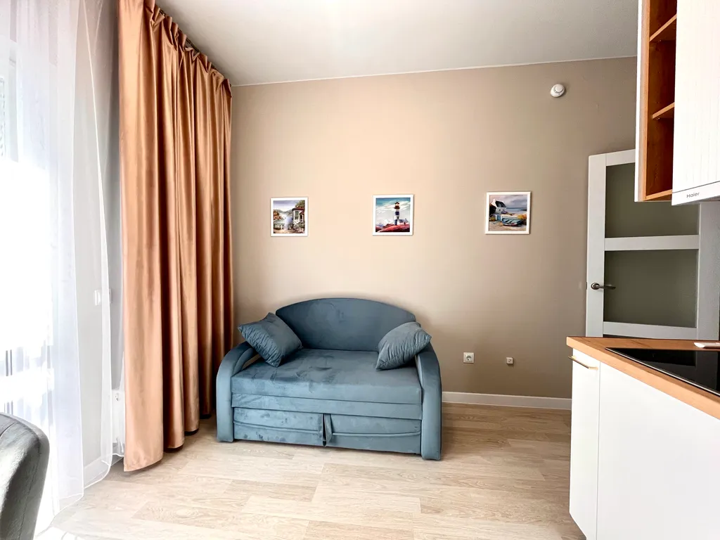 Комфортабельная видовая квартира с дизайнерским ремонтом возле моря