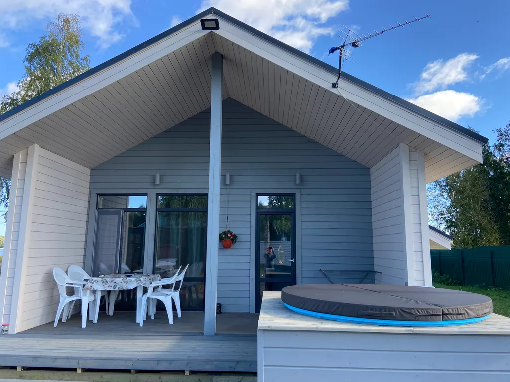 Дом с купелью на берегу Онежского озера