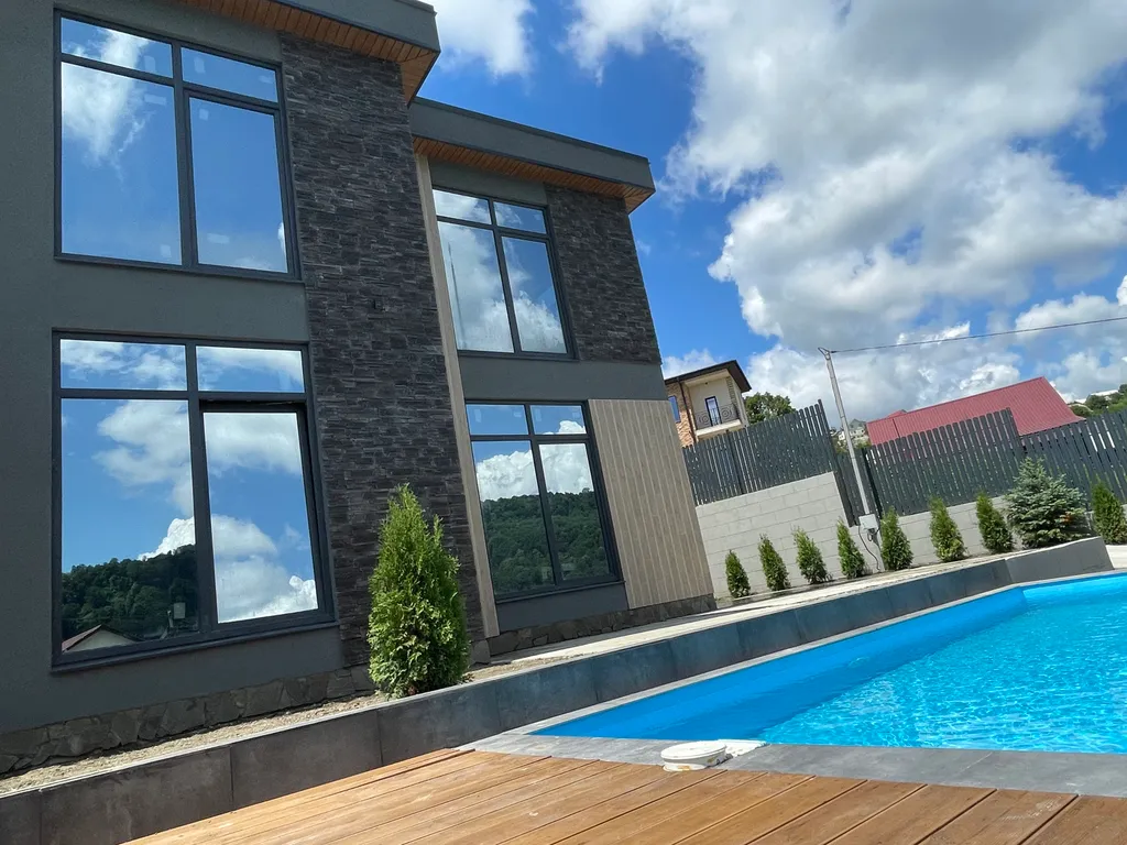 Новый коттедж в хорошей локации Адлера с бассейном, 4 спальнями с с/у — аренда посуточно в Высокое