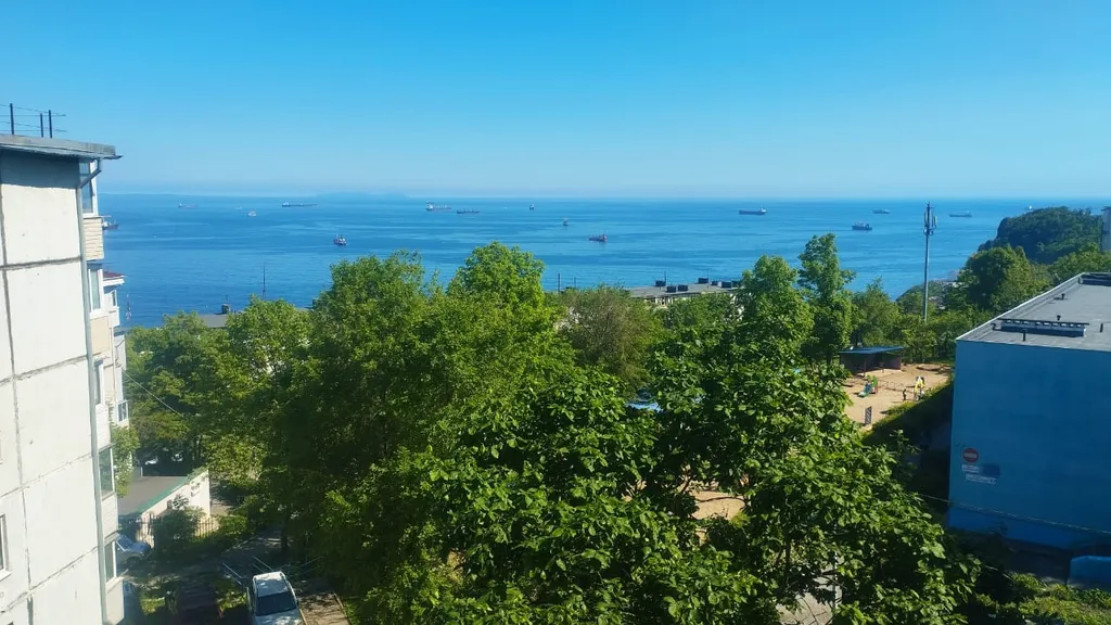 Светлая и уютная двухкомнатная квартира после ремонта с видом на море