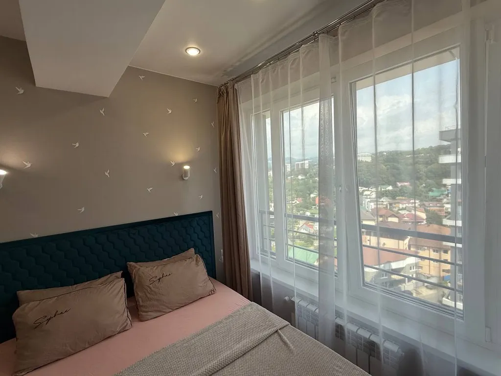 Евродвухкомнатная квартира для всей семьи с видом на море и горы