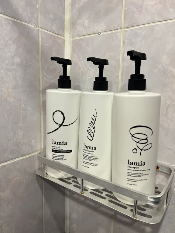 Уютная квартира с видом на проезжающий ретро-поезд