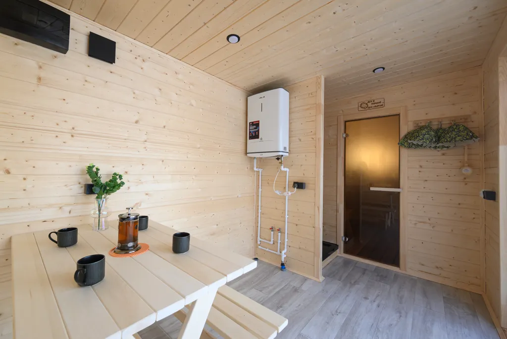 Дом с камином, баней и чаном в лесу у озера