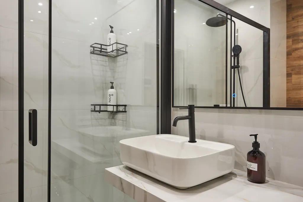 Студия для трех гостей