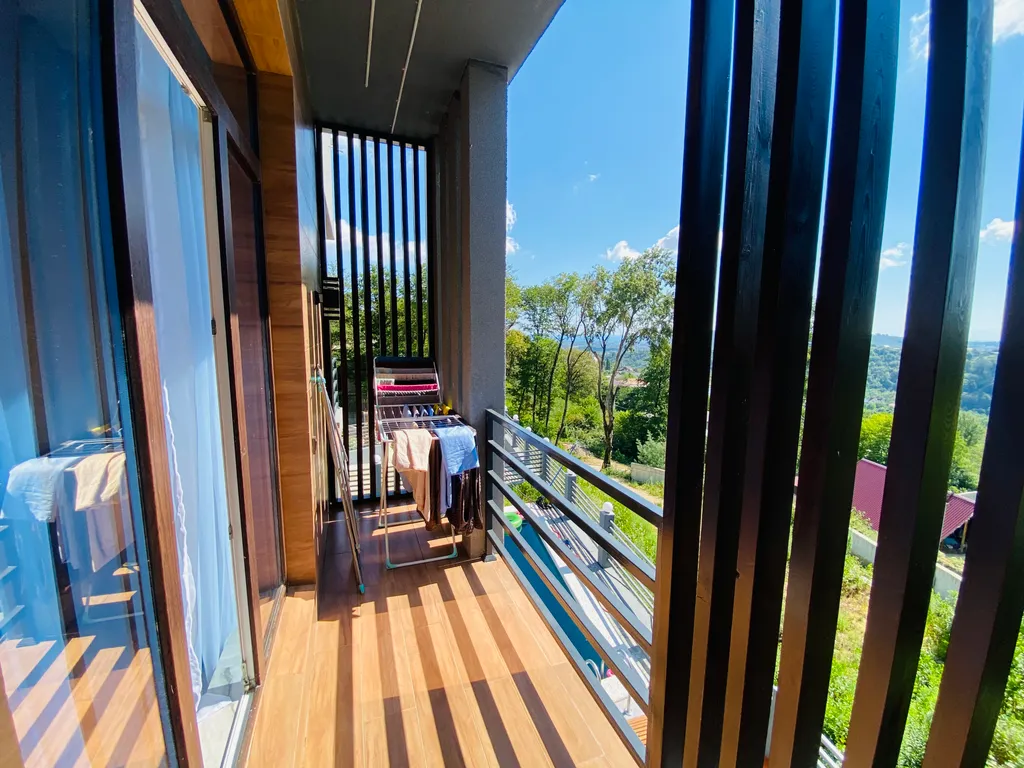 Трехэтажный коттедж с баней и бассейном