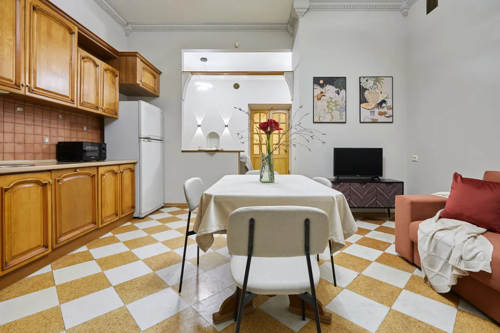 3 спальни, балкон, красивый дом