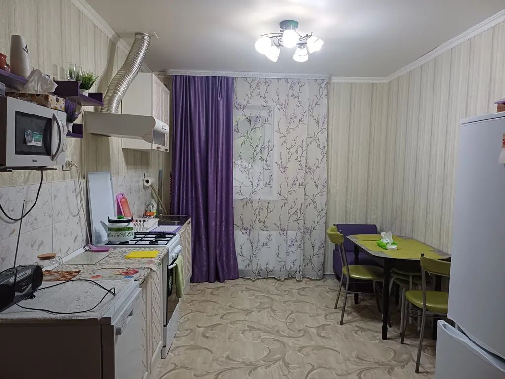 Уютный двухэтажный дом в центре города ( 1 этаж)