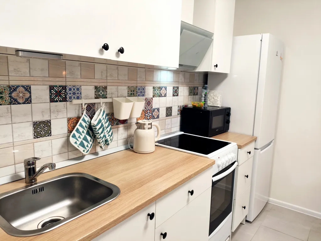 Новая в новом