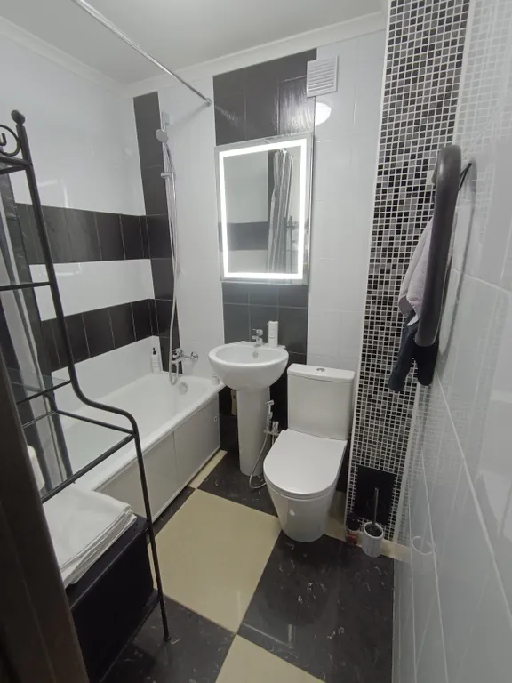 Уютная квартира максимально близко от мнтк и областной больницы